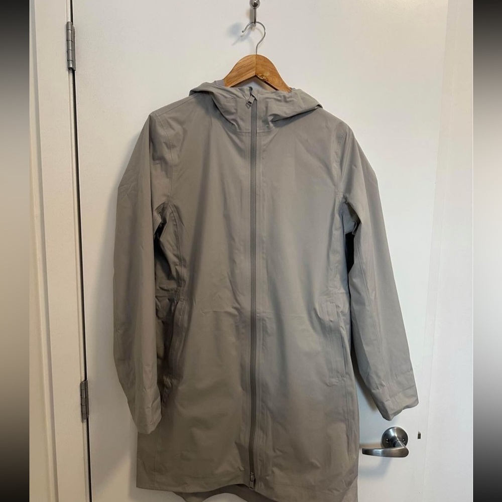 Aritzia Babaton Frontier Rain Jacket
